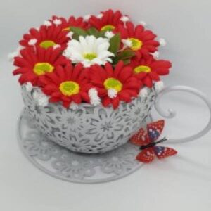 Aranjament cu flori de sapun parfumate in cana metalica