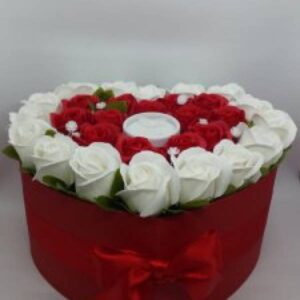 Aranjament inima cu flori de sapun